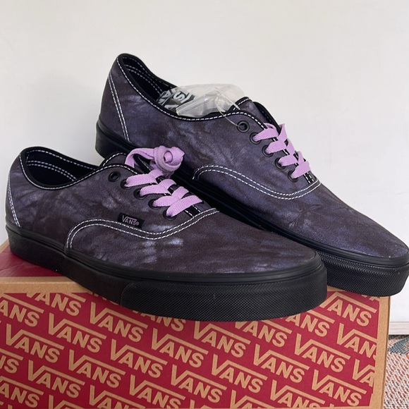 Vans WMNS Authentic
Midnight Shift Black/Black
VN0009PVBKA
Sneakers - Picture 3 of 16